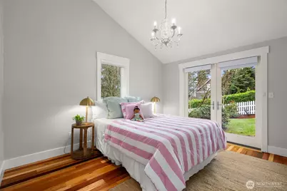 8803 NE Koura Road, Bainbridge Island, WA 98110 - Photo 23