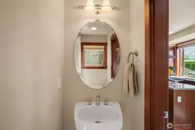 718 Nob Hill Avenue N #A, Seattle, WA 98109 - Photo 17