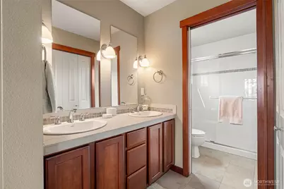 718 Nob Hill Avenue N #A, Seattle, WA 98109 - Photo 27