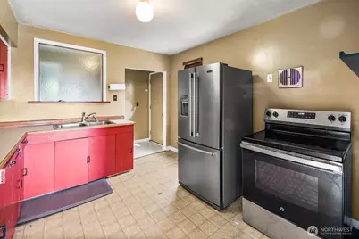 946 N 86th Street, Seattle, WA 98103 - Photo 5