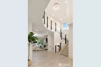 1717 99th Avenue NE, Bellevue, WA 98004 - Photo 3