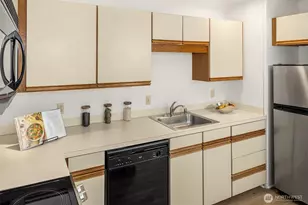 57 Etruria St, Seattle, WA 98109 - Photo 15