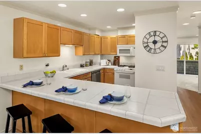 112 9th Lane #112, Kirkland, WA 98033 - Photo 9