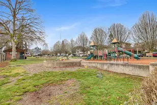 166 Newton St, Seattle, WA 98109 - Photo 23