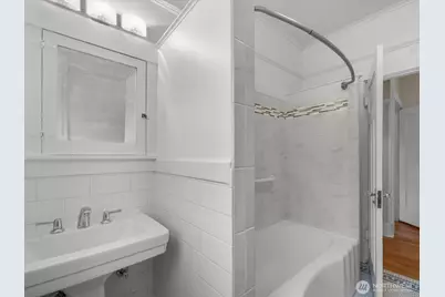 166 Newton Street, Seattle, WA 98109 - Photo 15