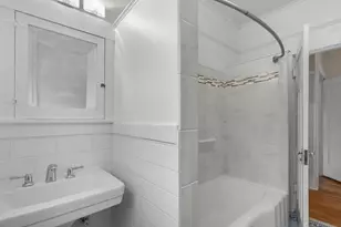 166 Newton St, Seattle, WA 98109 - Photo 15