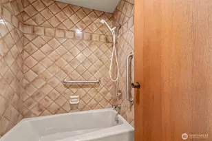 505 W Roy St, Seattle, WA 98119 - Photo 19