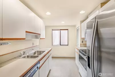 505 W Roy Street #304, Seattle, WA 98119 - Photo 11