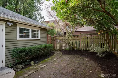 6215 22nd Avenue NE, Seattle, WA 98115 - Photo 31