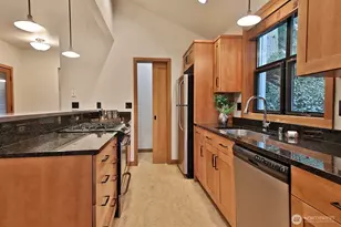 313 Edgecliff Dr, Langley, WA 98260 - Photo 11