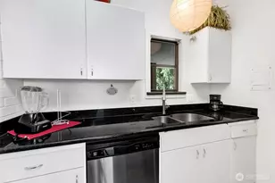 10911 D Glen Acres Dr S, Seattle, WA 98168 - Photo 21