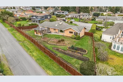 817 Puget Way, Edmonds, WA 98020 - Photo 39