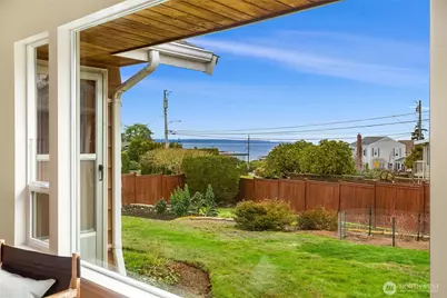 817 Puget Way, Edmonds, WA 98020 - Photo 17