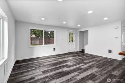 12034 68th Avenue S, Seattle, WA 98178 - Photo 9