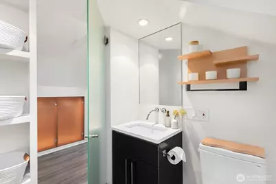 210 W McGraw Street, Seattle, WA 98119 - Photo 21