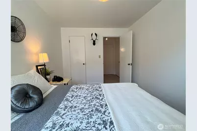 1800 Taylor Avenue N #406, Seattle, WA 98109 - Photo 3