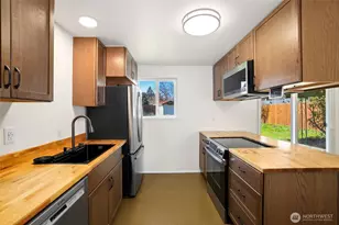 8504 Quinault Dr NE, Olympia, WA 98516 - Photo 9