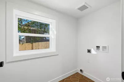 215 N 58th Street, Seattle, WA 98103 - Photo 23