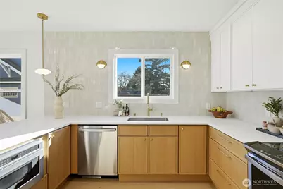 215 N 58th Street, Seattle, WA 98103 - Photo 11