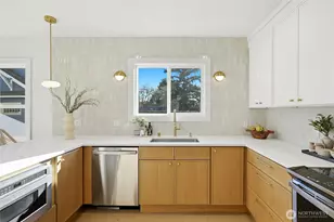 215 N 58th St, Seattle, WA 98103 - Photo 11