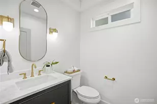 215 N 58th St, Seattle, WA 98103 - Photo 13