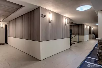 4437 Lake Washington Boulevard NE #302, Kirkland, WA 98033 - Photo 3