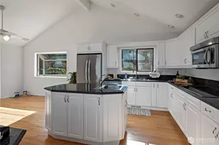 546 Birch St, Oak Harbor, WA 98277 - Photo 9