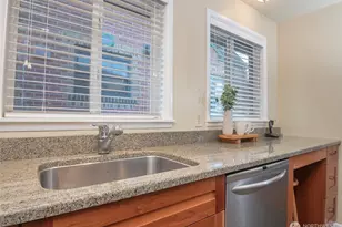 865 NW 75th St, Seattle, WA 98117 - Photo 9