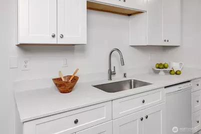 14132 74th Place NE #16-D, Kirkland, WA 98034 - Photo 11