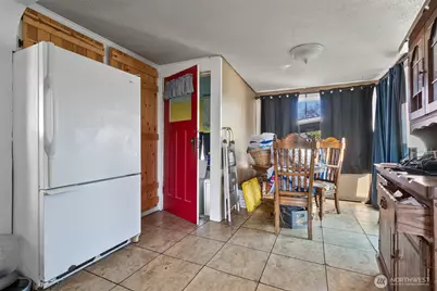 438 Front Avenue, Castle Rock, WA 98611 - Photo 11