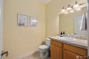 323 Lind Ave NW, Renton, WA 98057 - Photo 23