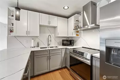 115 W Galer Street #101, Seattle, WA 98119 - Photo 5