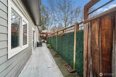 115 W Galer Street #101, Seattle, WA 98119 - Photo 23