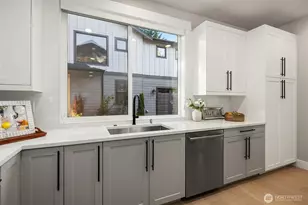 10931 NE 133rd St, Kirkland, WA 98034 - Photo 11