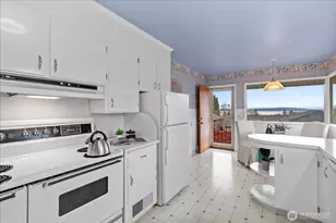 411 Crown Dr, Everett, WA 98203 - Photo 9