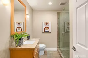 7700 East Green Lake Dr N, Seattle, WA 98103 - Photo 25