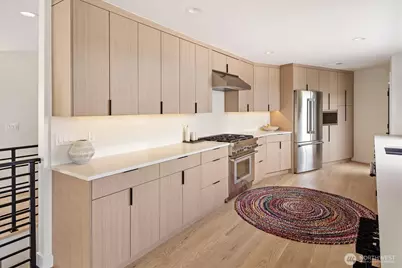 11062 Auburn Avenue S, Seattle, WA 98178 - Photo 9