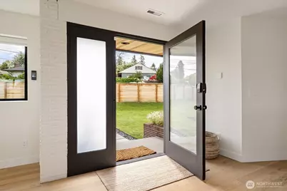 11062 Auburn Avenue S, Seattle, WA 98178 - Photo 3