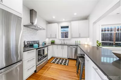 3815 Sunnyside Avenue N, Seattle, WA 98103 - Photo 11