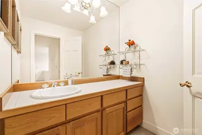 1726 Bellevue Way NE, Bellevue, WA 98004 - Photo 29