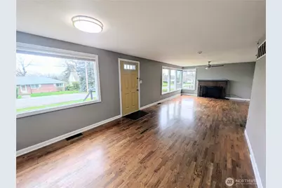 1740 SE 6th Street, Oak Harbor, WA 98277 - Photo 3