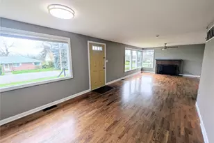 1740 SE 6th St, Oak Harbor, WA 98277 - Photo 3