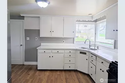 1740 SE 6th Street, Oak Harbor, WA 98277 - Photo 11