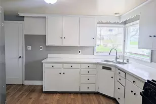 1740 SE 6th St, Oak Harbor, WA 98277 - Photo 11