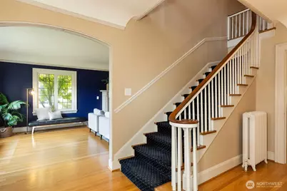 1812 10th Avenue E, Seattle, WA 98102 - Photo 9