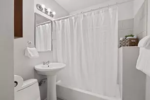 7532 9th Ave NE, Seattle, WA 98115 - Photo 17