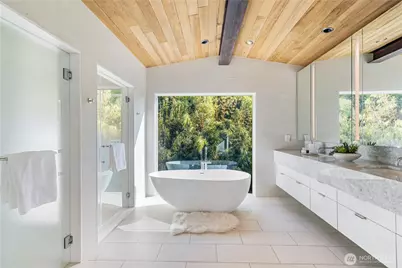 9135 NE 19th St, Clyde Hill, WA 98004 - Photo 15