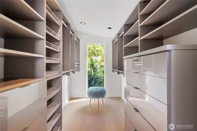 9135 NE 19th St, Clyde Hill, WA 98004 - Photo 17