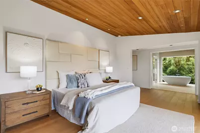 9135 NE 19th St, Clyde Hill, WA 98004 - Photo 17