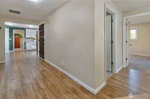 1122 13th St SW, Puyallup, WA 98371 - Photo 5